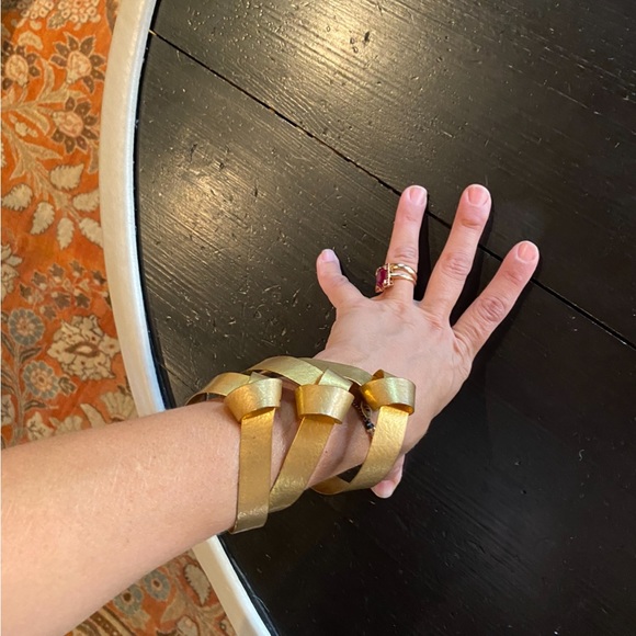 Gorgeous hammered gold cuff - Picture 9 of 11